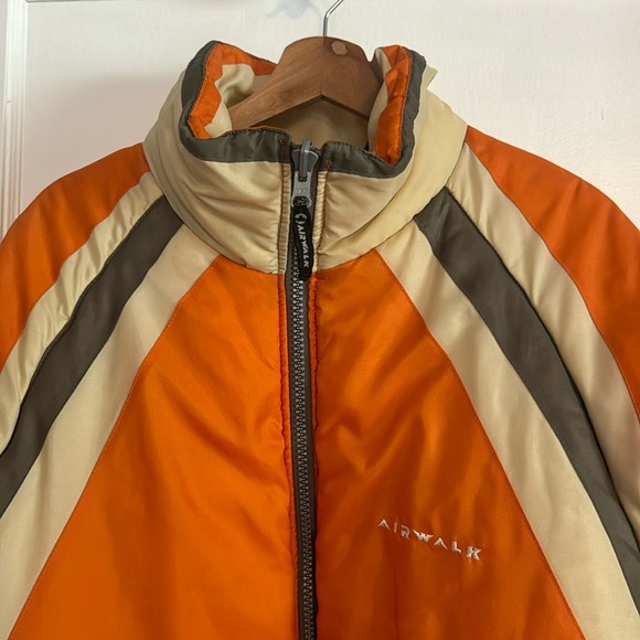 Vintage Airwalk Puffer - Picture 3 of 17